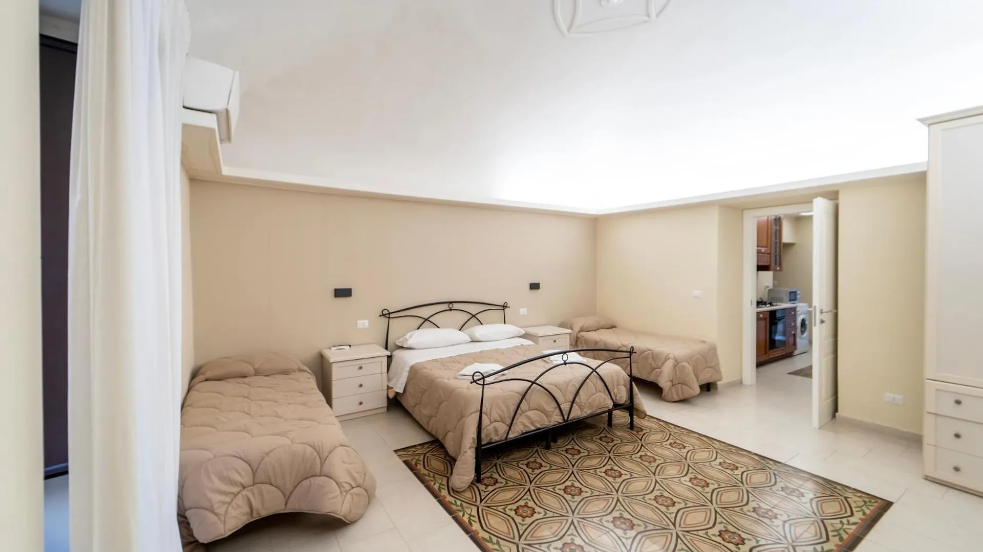 Bellinikatanesuite Catania 0*,  Italy